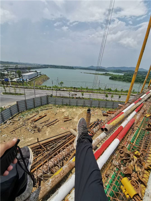 泽州县作业中发生设备损坏或人员意外，责任怎么划分？