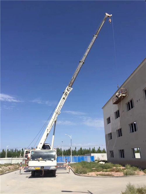 泽州县“轻装强干”—— 吊车的 “轻量化臂架” 技术