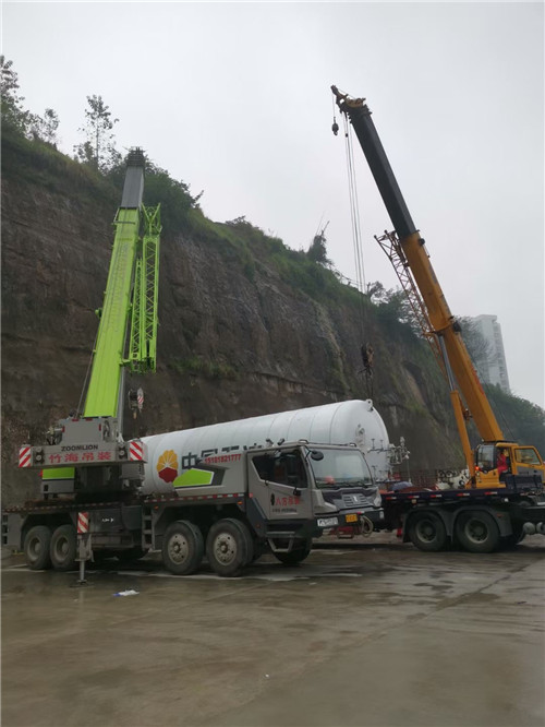泽州县“不怕风雨冻”—— 吊车的 “恶劣环境适应” 技术